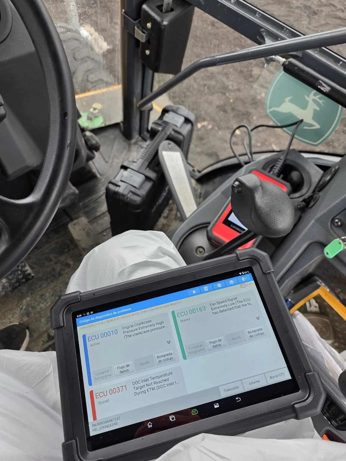 Diagnóstico electrónico de retroexcavadora John Deere 310P en Tech Motor Chile